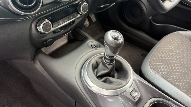 Nissan Juke 1.0 DiG-T 114 N-Connecta 5dr Petrol Hatchback